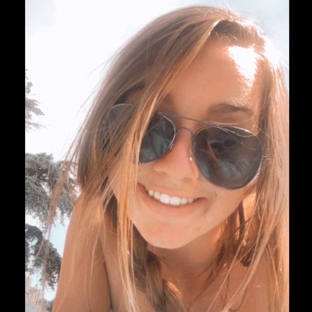 Meet your Posher, Emilee